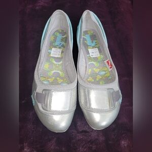 PUMA SIZE 7.5 Silver Ballet Flats. Used